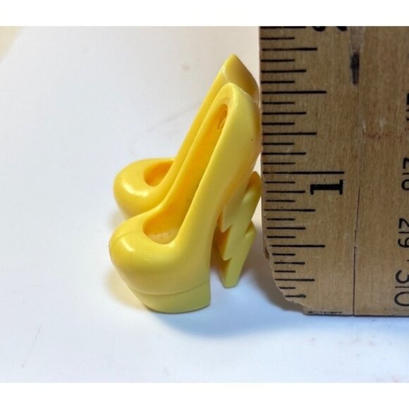 Monster High Shoes Yellow For Frankie Stein Freaky Fusion Recharge Chamber Doll - Picture 5 of 5